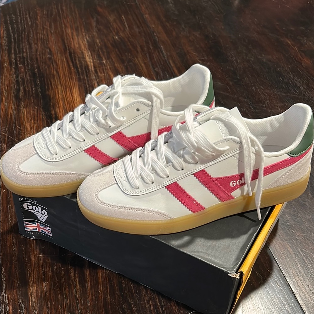 Gola White and Fuchsia Retro Sneakers - Gum sole